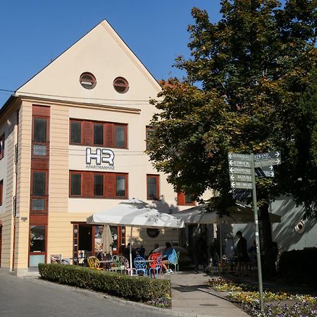Hr Apartmanhaz Eger Exterior photo