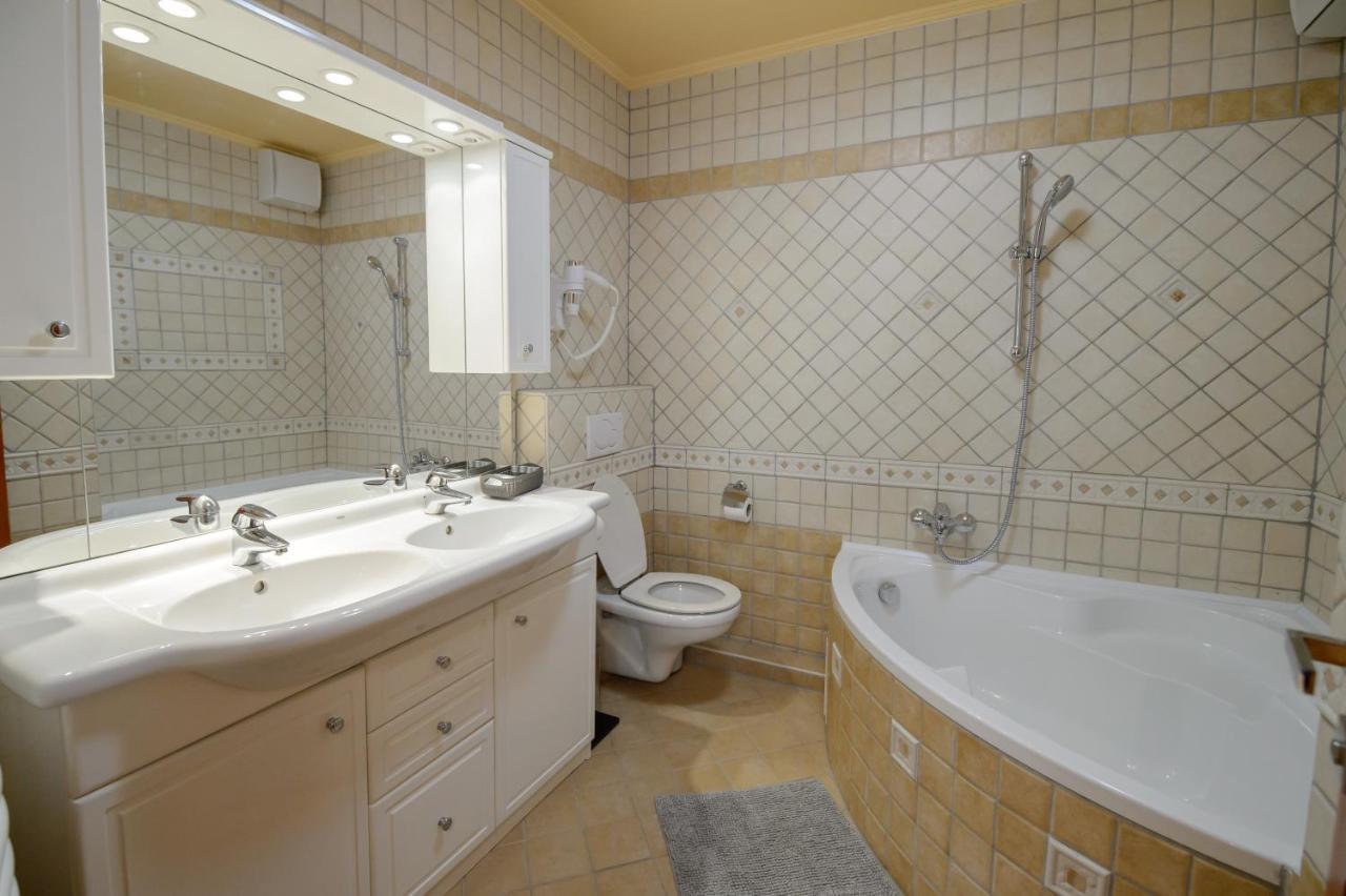 Hr Apartmanhaz Eger Exterior photo